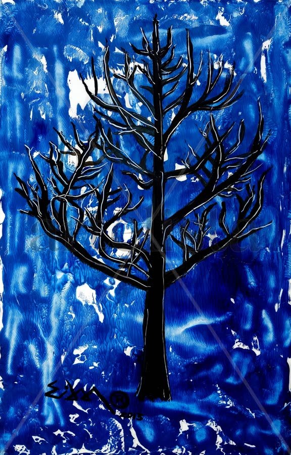 Árbol seco en silueta negra sobre un fondo azul de monotipo.