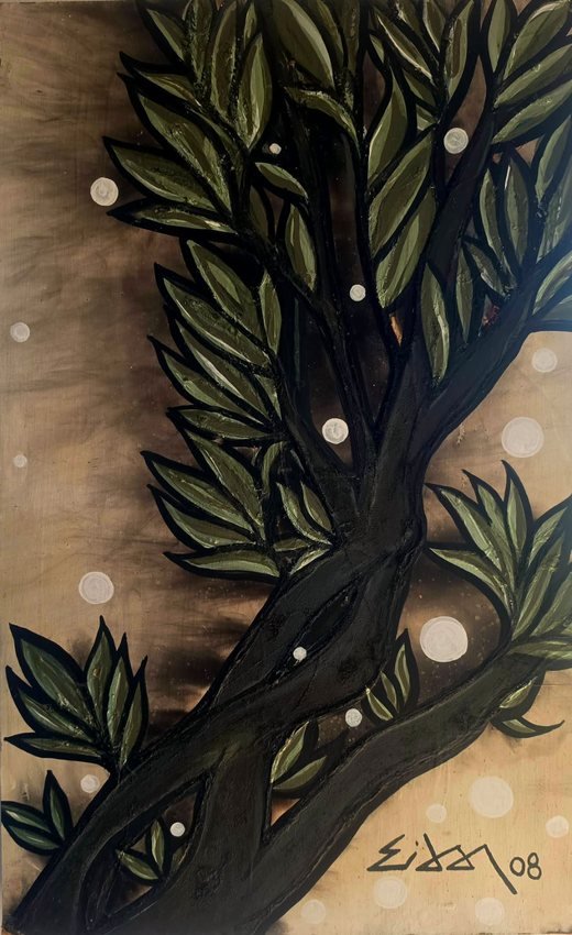 Rama de olivo de tronco oscuro y hojas verdes sobre madera quemada, entre círculos blancos.